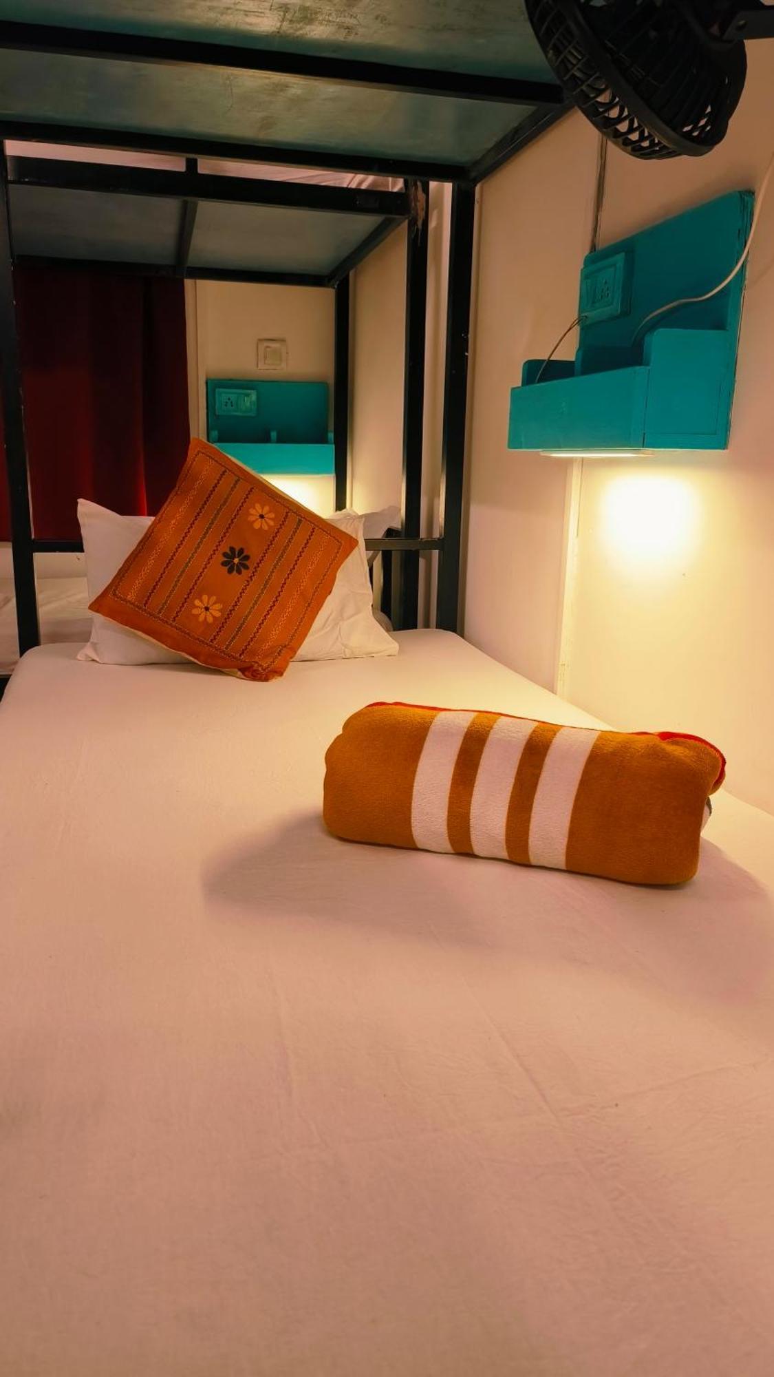 Mitra Hostel Arambol Rum bild