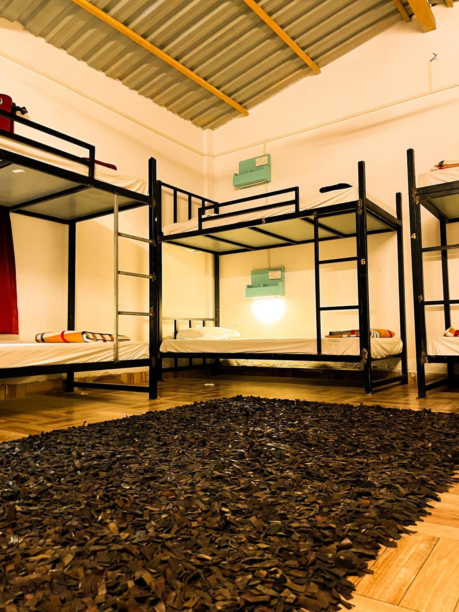 Mitra Hostel Arambol Rum bild