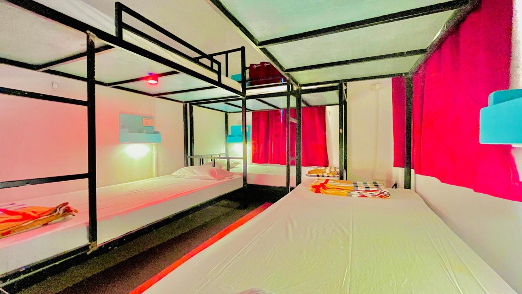 Mitra Hostel Arambol Rum bild