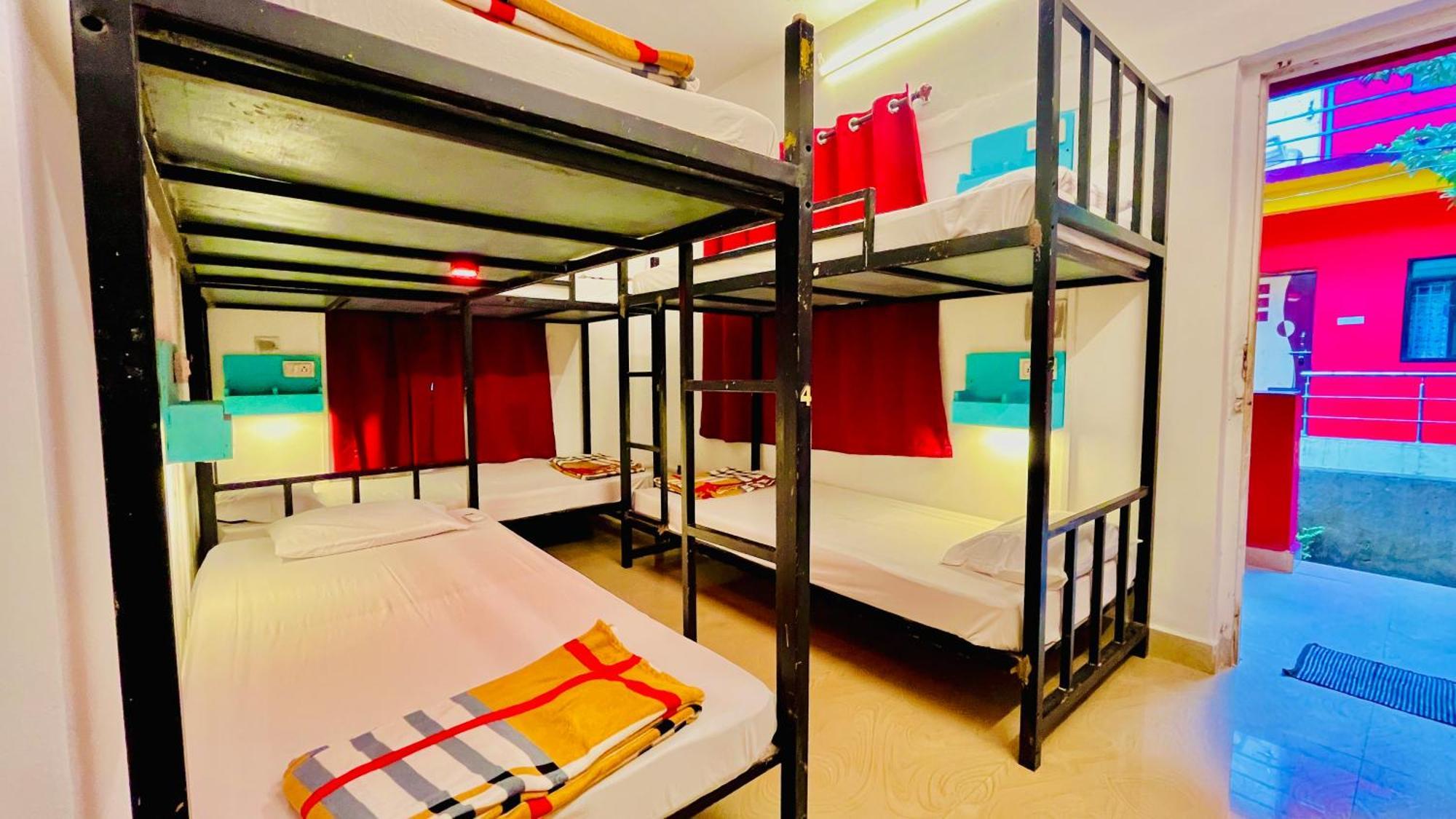 Mitra Hostel Arambol Rum bild