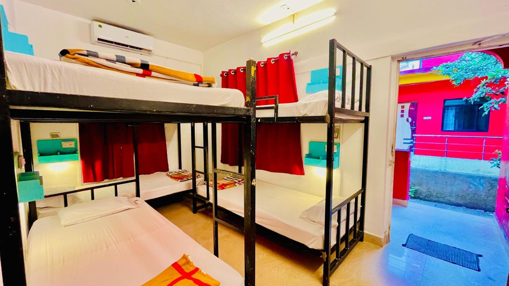 Mitra Hostel Arambol Rum bild