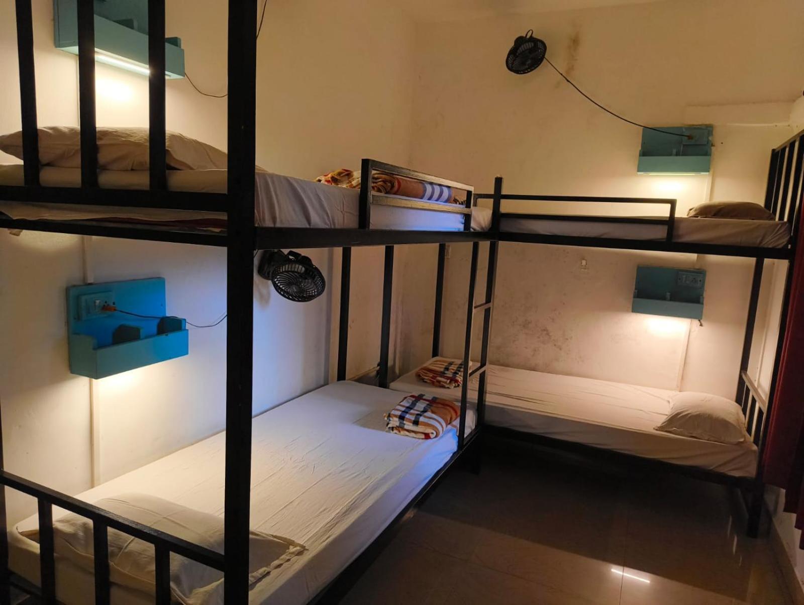 Mitra Hostel Arambol Rum bild